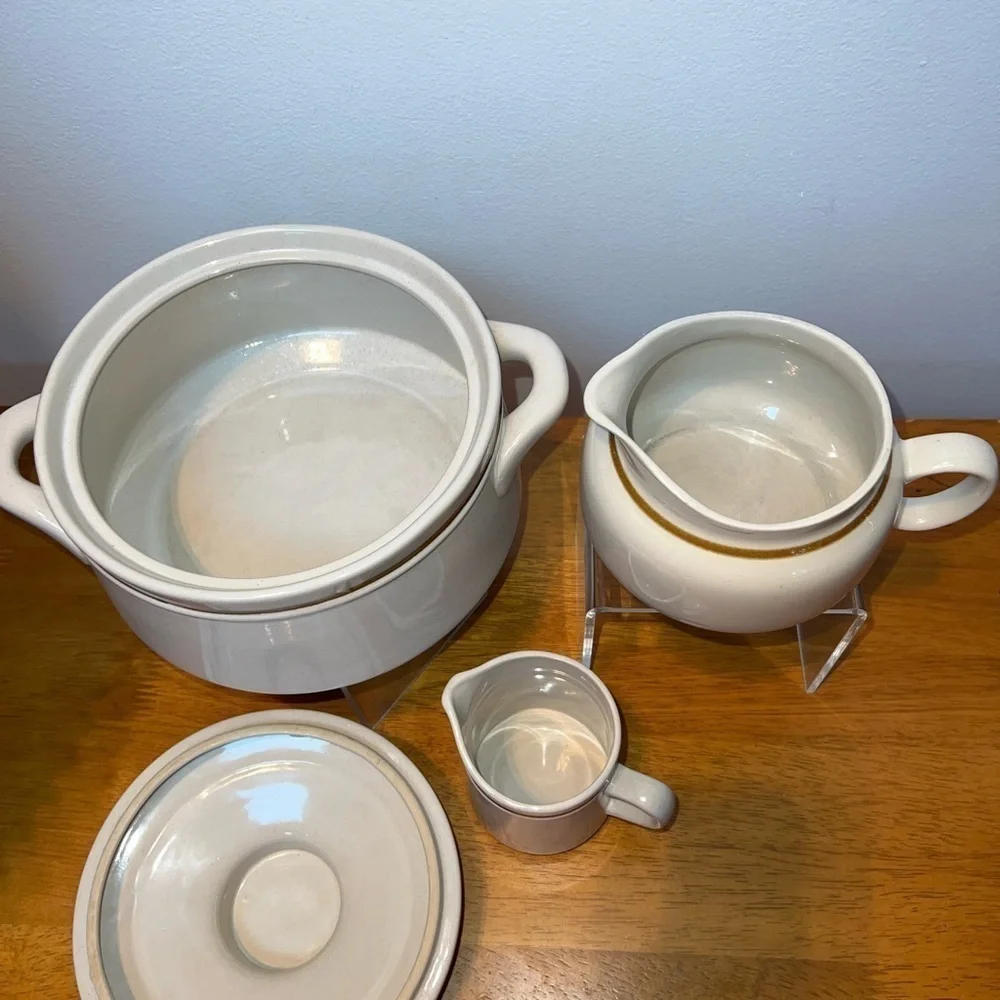 Lot of vintage stoneware Japan, saucer pot with lid and creamer